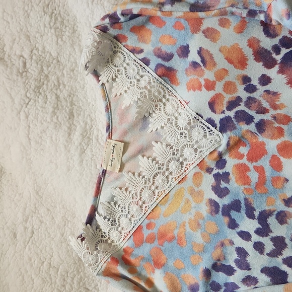 Too - Picture 2 of 4